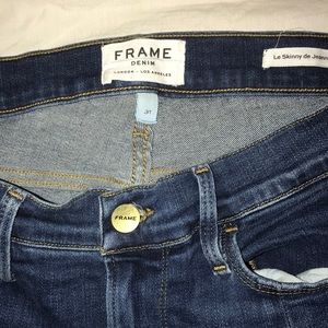 Frame skinny jeans with slits at the bottom